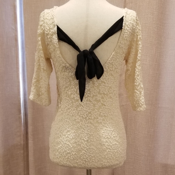 Bow tie back lace top - Picture 1 of 3